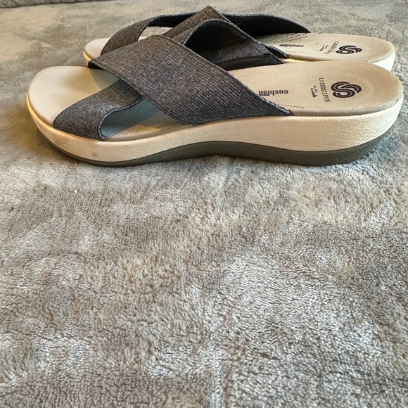 Cloudsteppers by Clarks Women's Gray Criss Cross Slide Sandals Size 9 - Picture 3 of 6